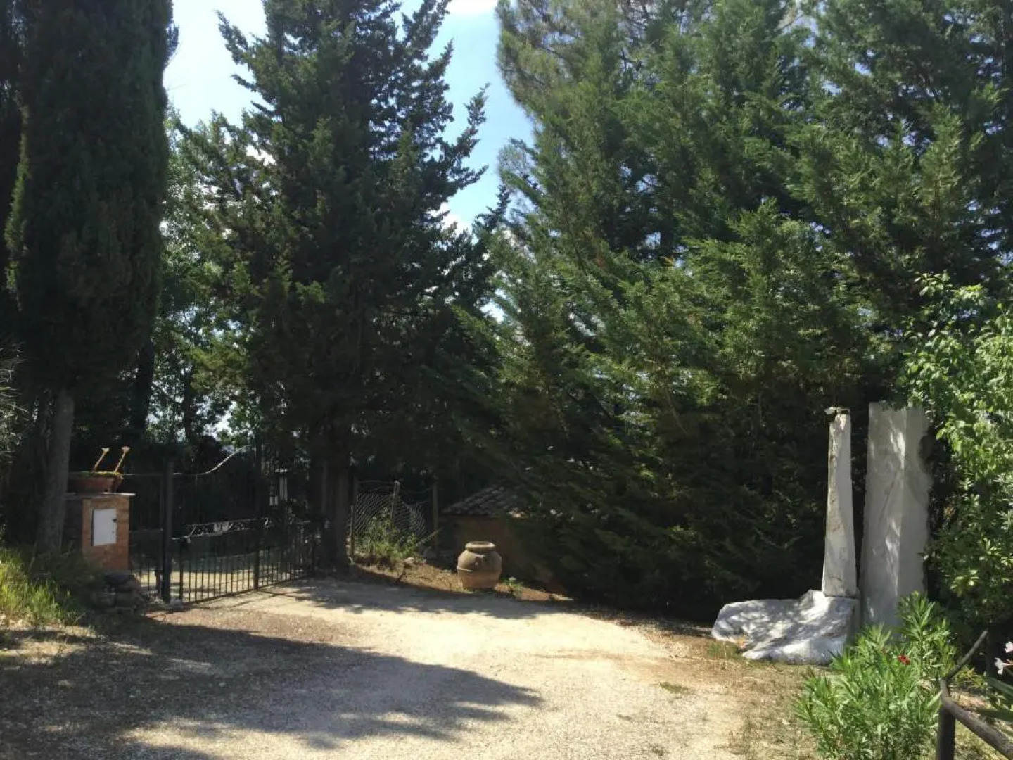 Villa with private swimming pool and garden in quiet area, panoramic views