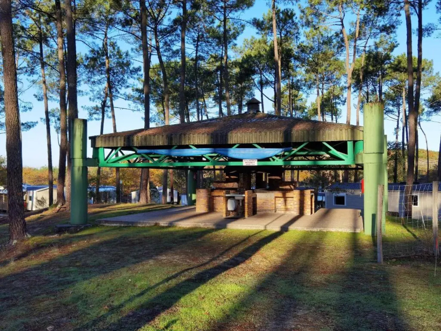 Bungalow de 2 chambres avec piscine partagee jardin amenage et wifi a Saint Julien en Born a 4 km de la plage