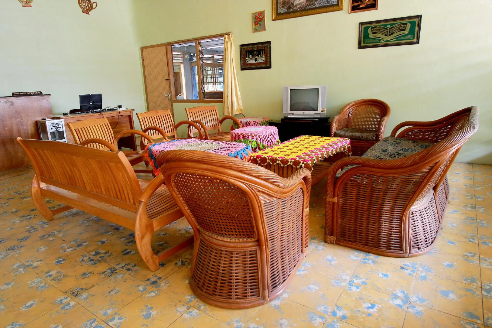 SPOT ON 2825 Hotel Mutiara