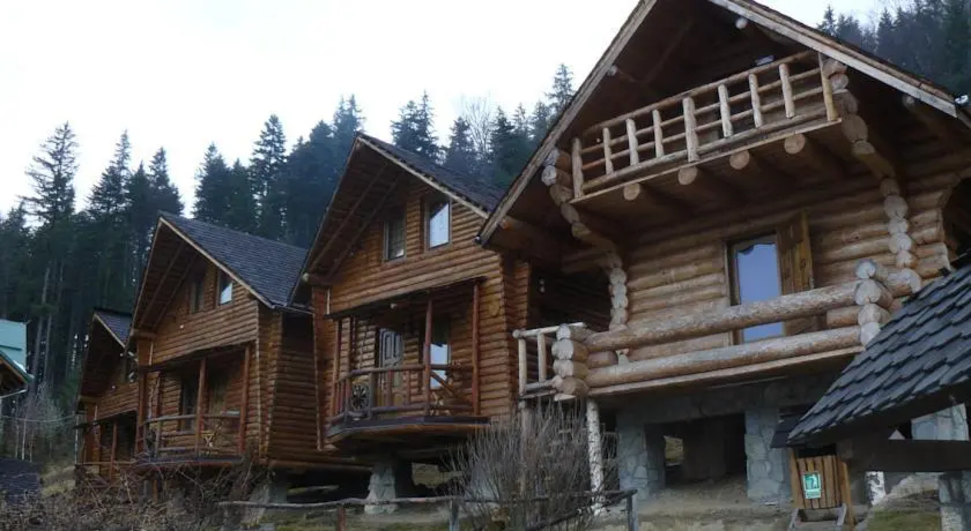 Complex Turistic Vanatorul - Bungalows