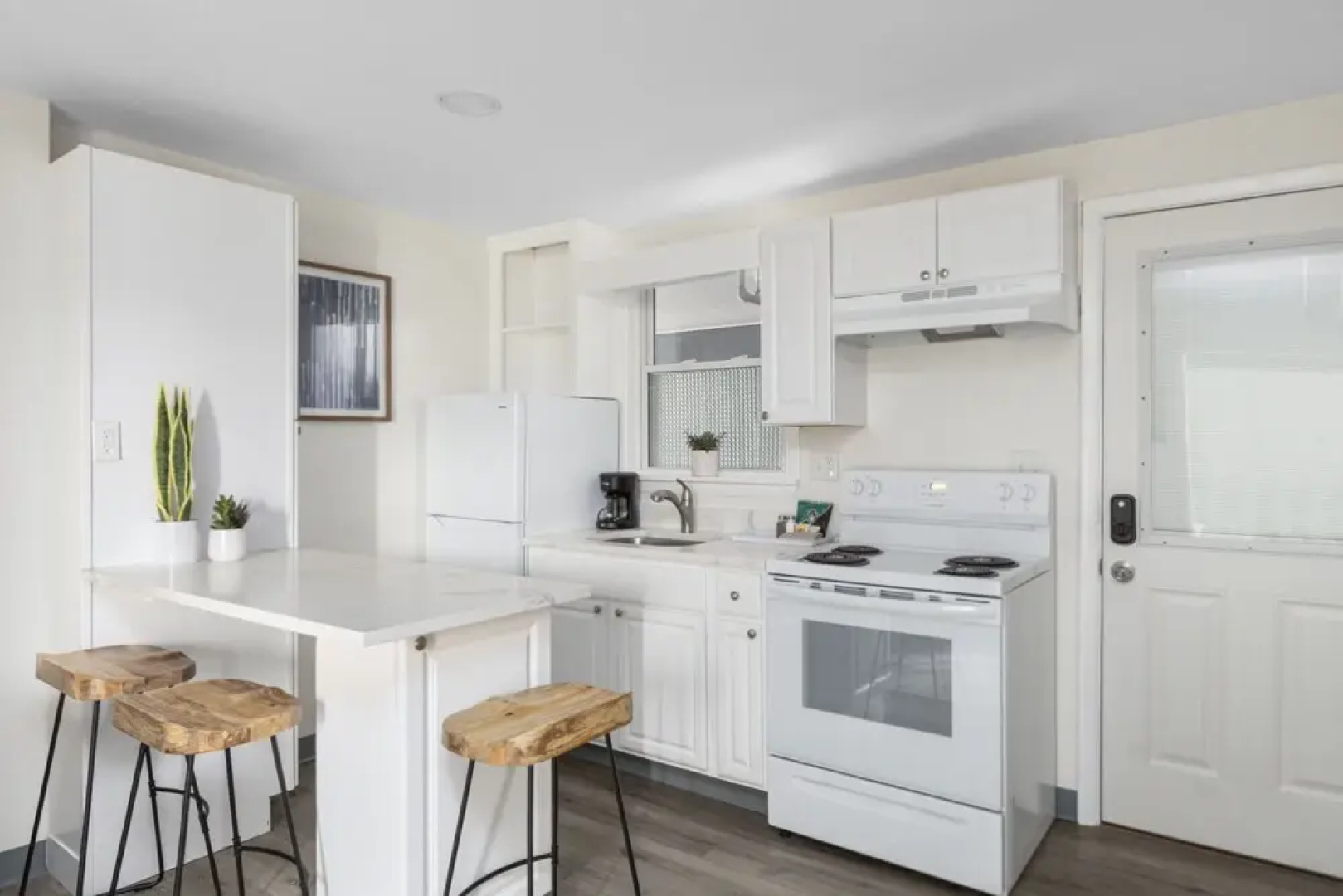 Beverly Garden Suites