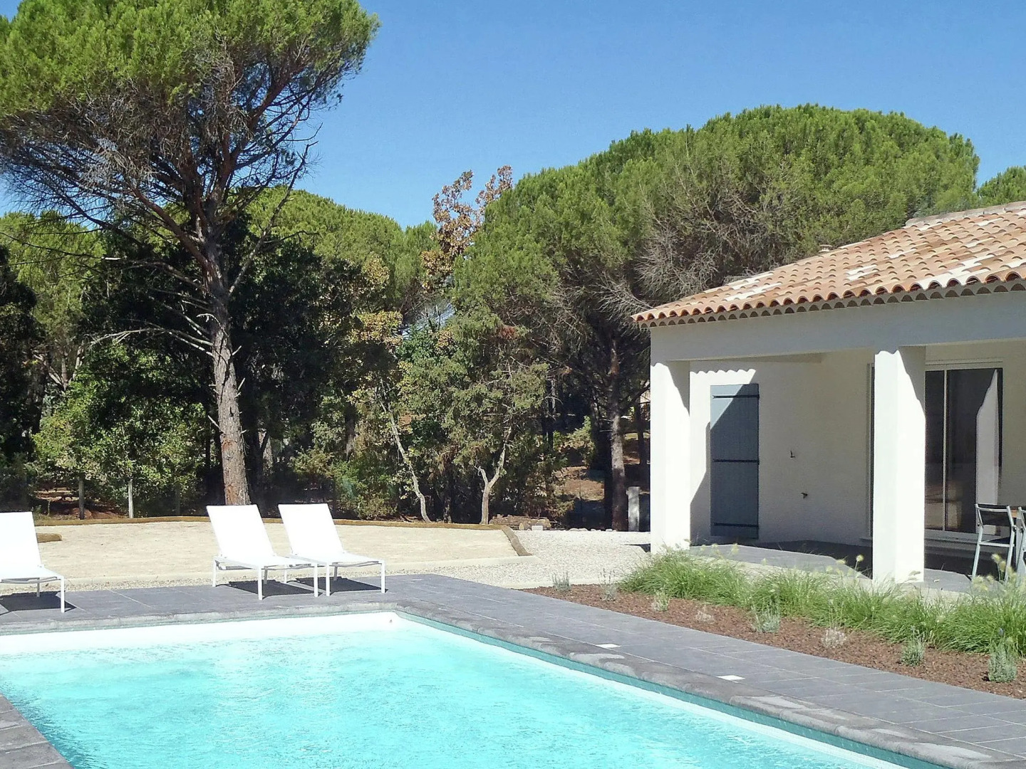 Villa with air conditioning, private pool in Provence, half an hour drive from the beach