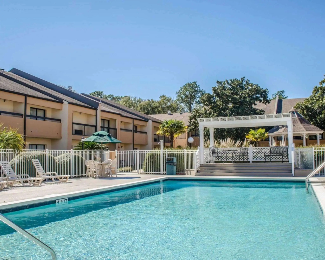 Quality Inn & Suites Pensacola Bayview