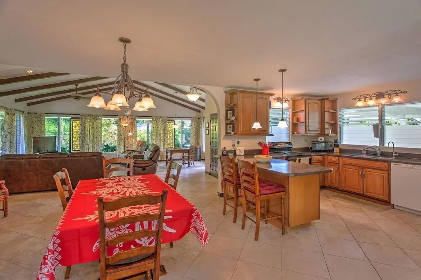 Hale O Nani Mala Pua 3 Bedroom Home by RedAwning