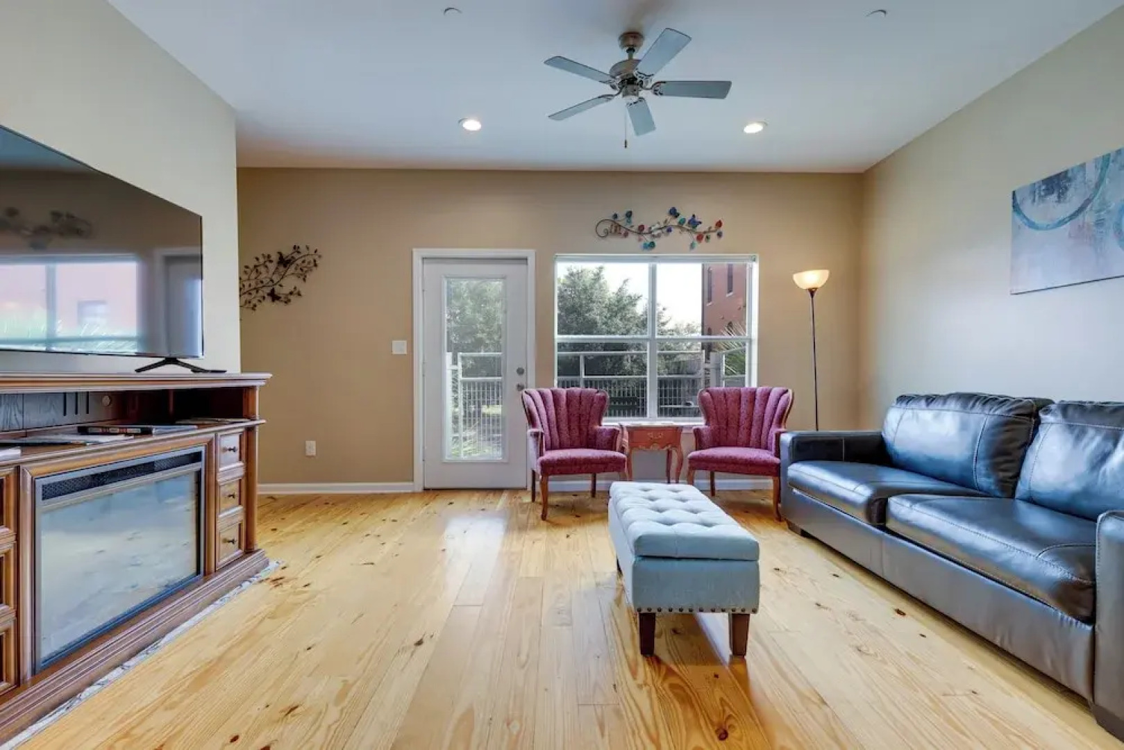 Game Room w/ Pool Table! Downtown Mobile Condo