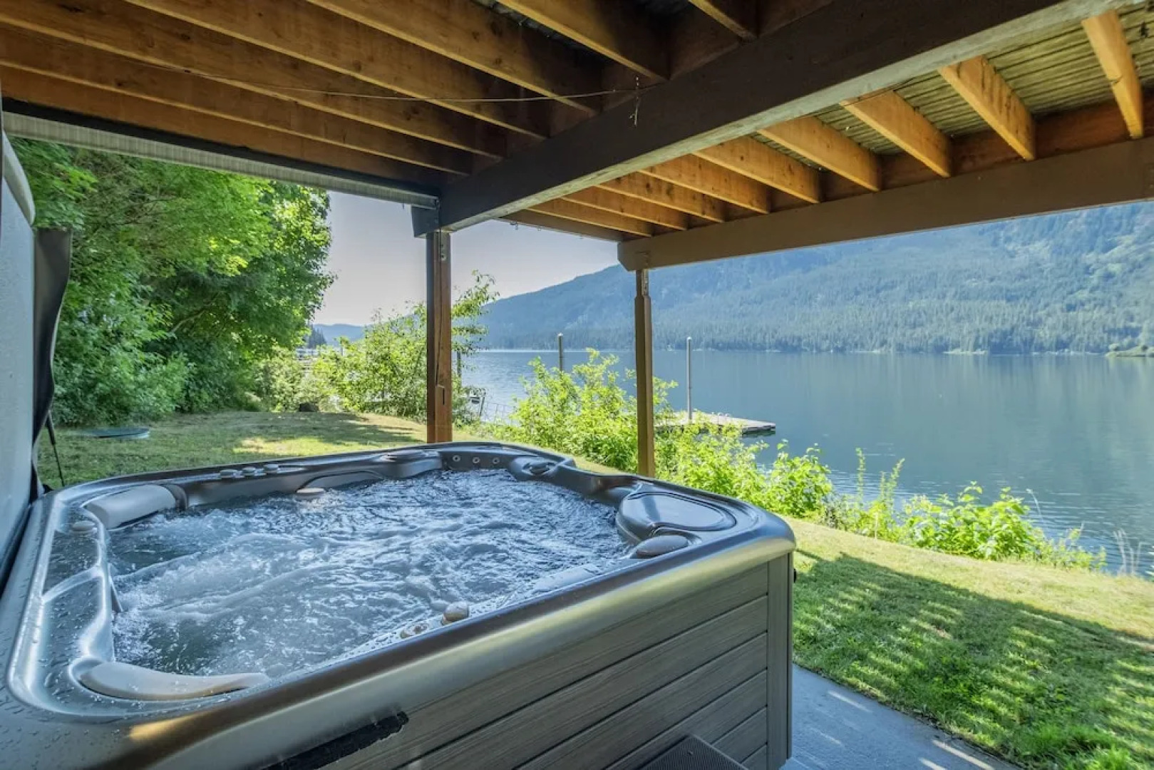 All About The Lake 4 Bedroom Home by NW Comfy Cabins by RedAwning