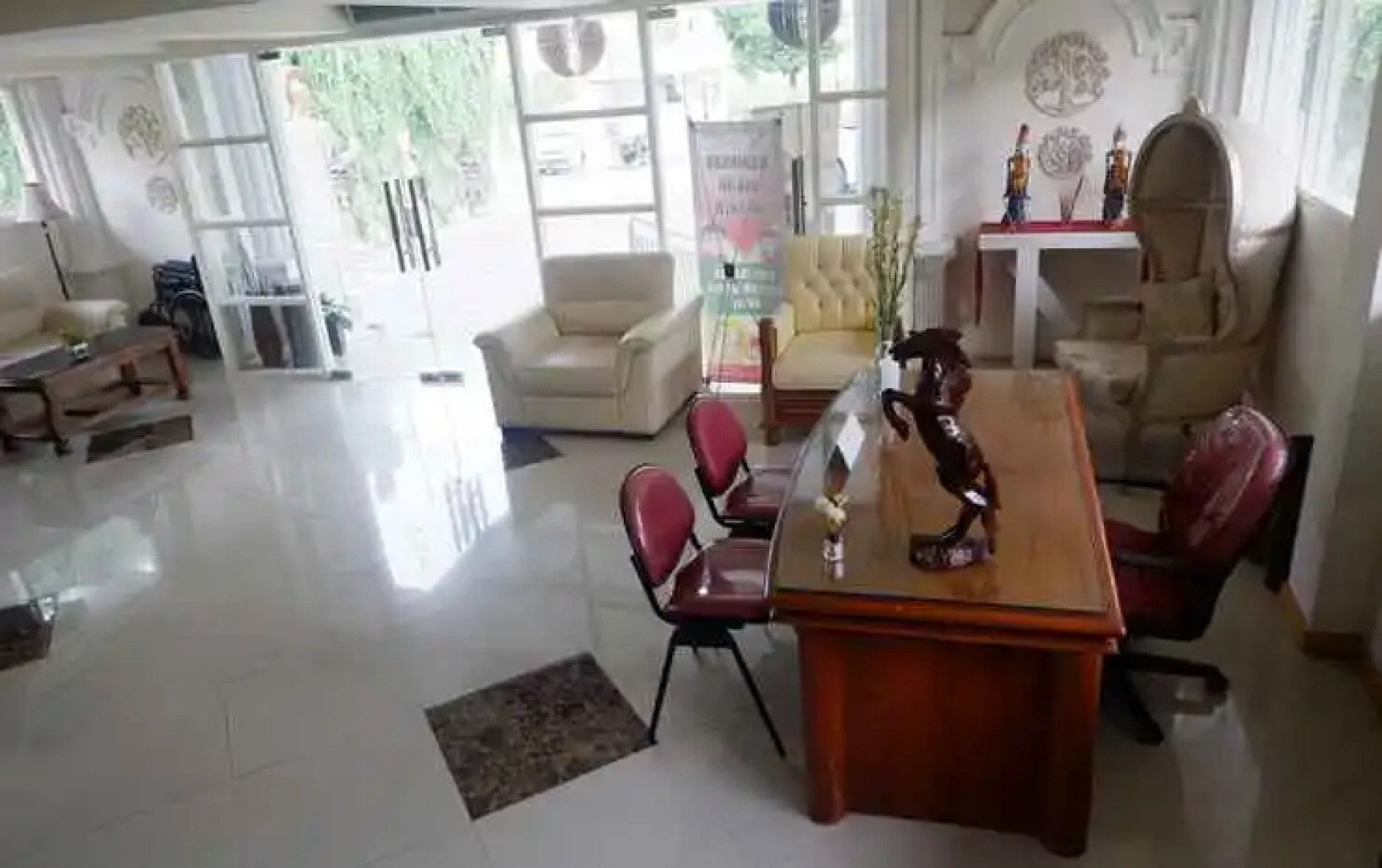 Votel Hotel DePratnya Kediri