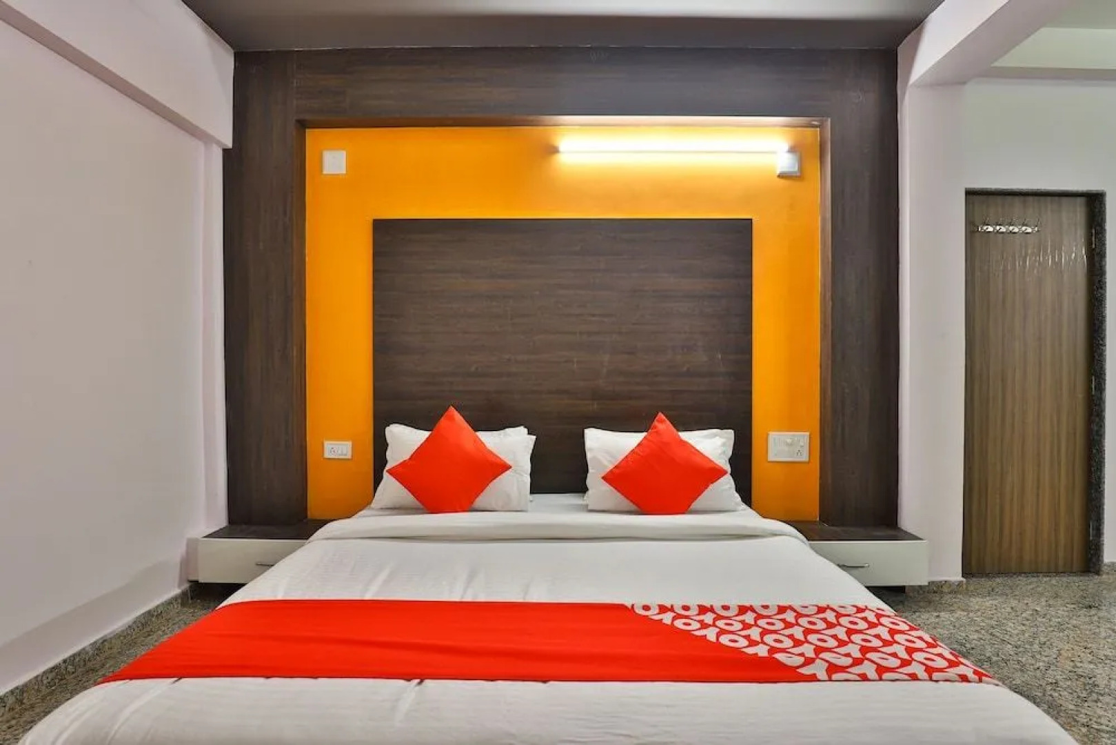 OYO 28444 Hotel Ab Apple