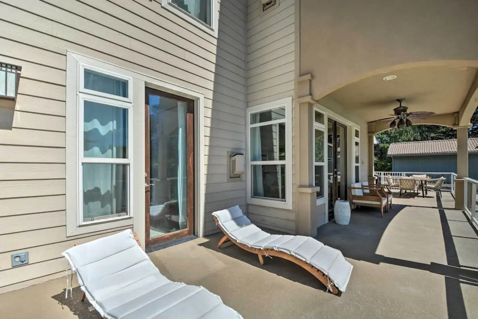 Luxe Getaway w/ Riverfront Views in Grants Pass!