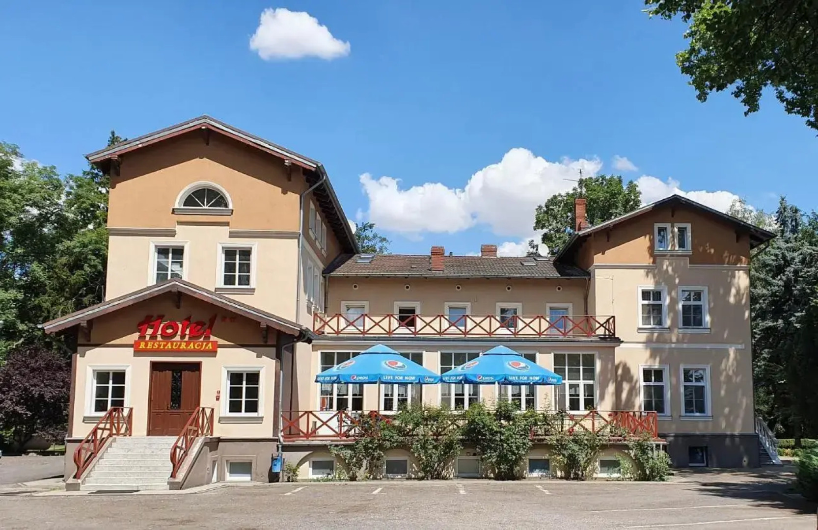 Dworek Brodowo Restauracja Hotel Przyjęcia