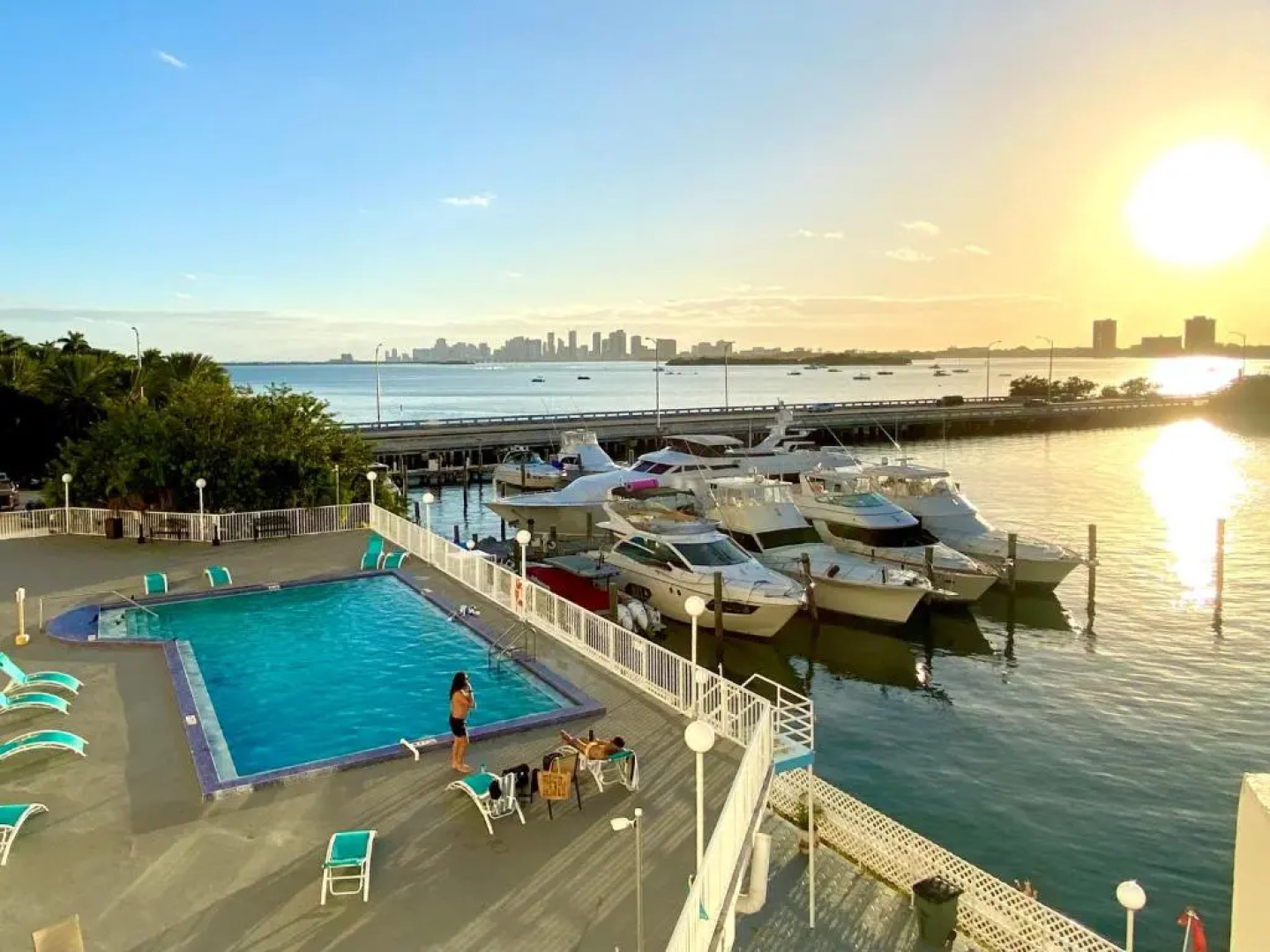 Modern waterfront apartment with pool and free parking 5 mins drive to Miami Beach