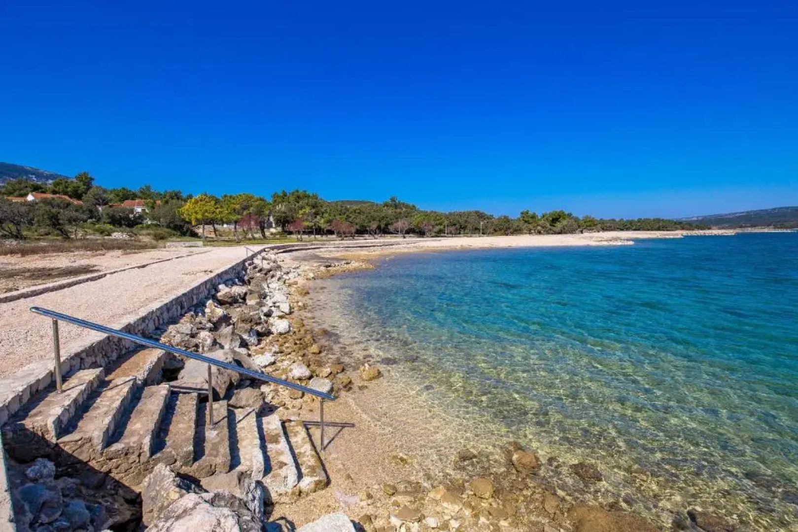 Apartment in pinewood near the sea