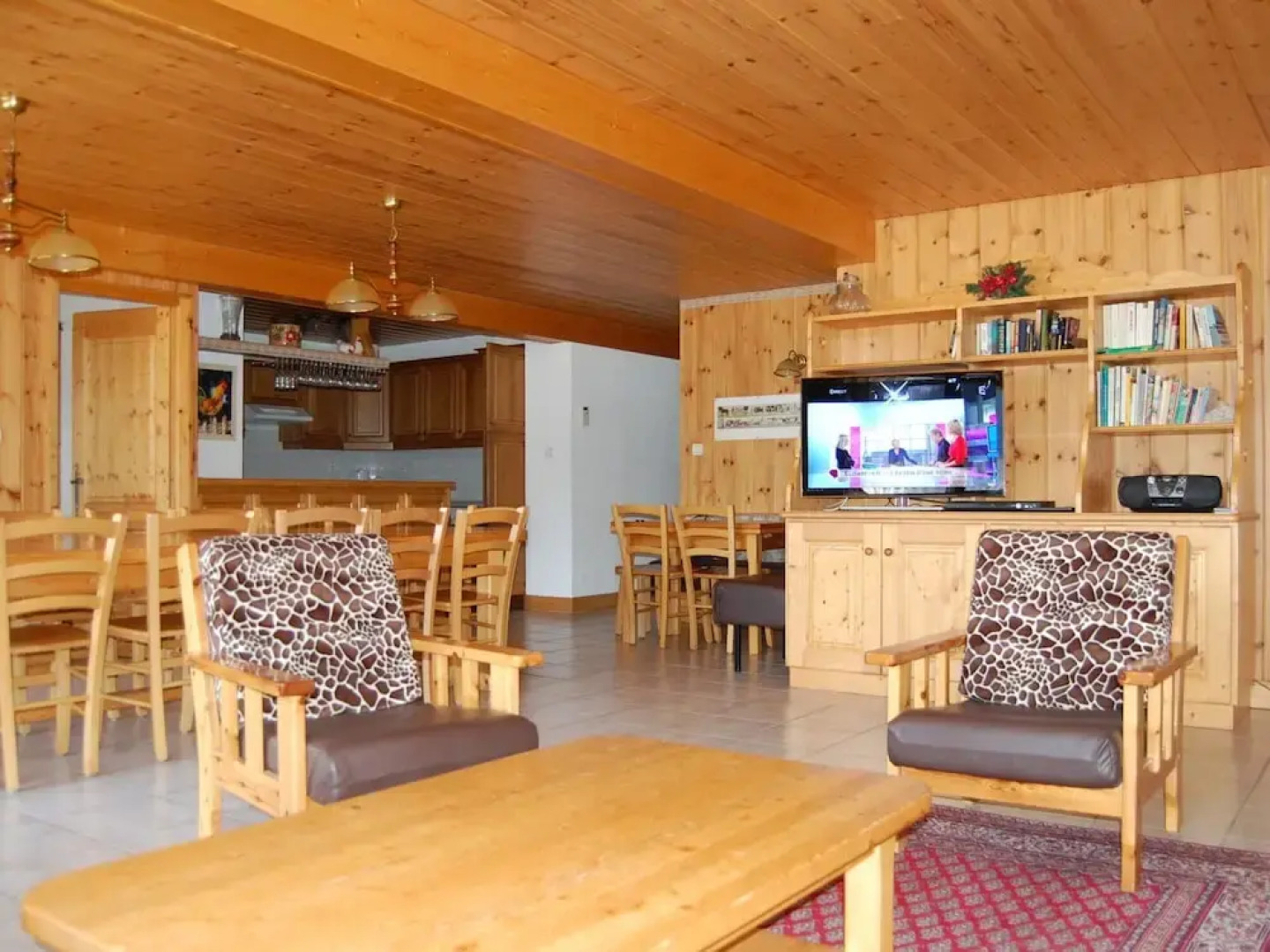 Spacious Holiday Home Near Center of Champagny