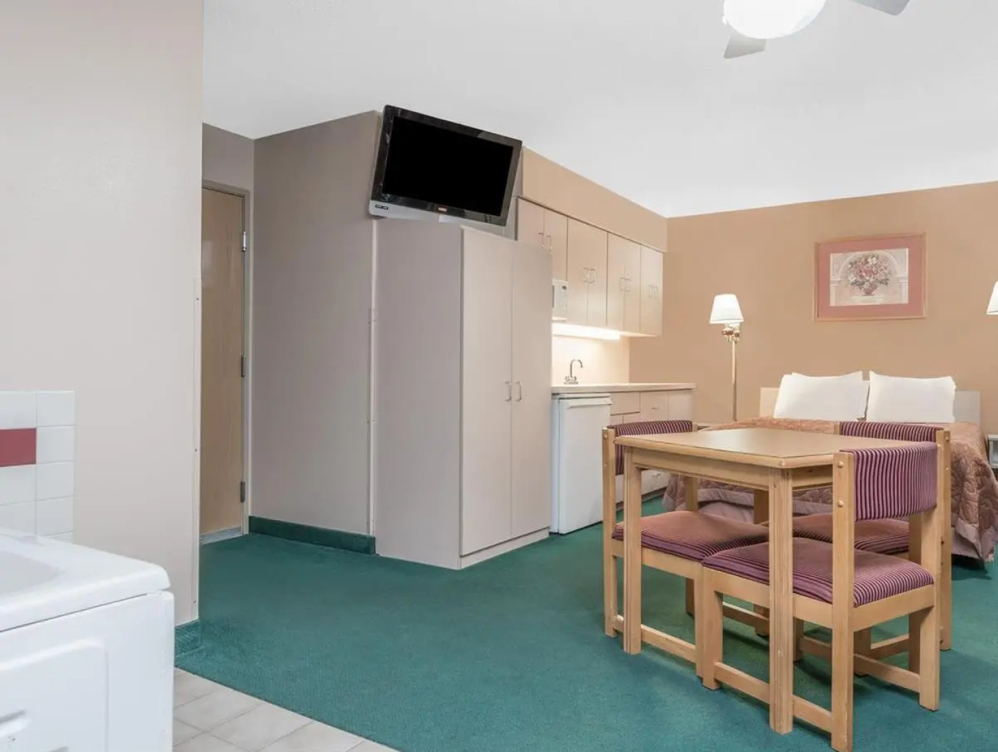 Super 8 By Wyndham Fargo Airport