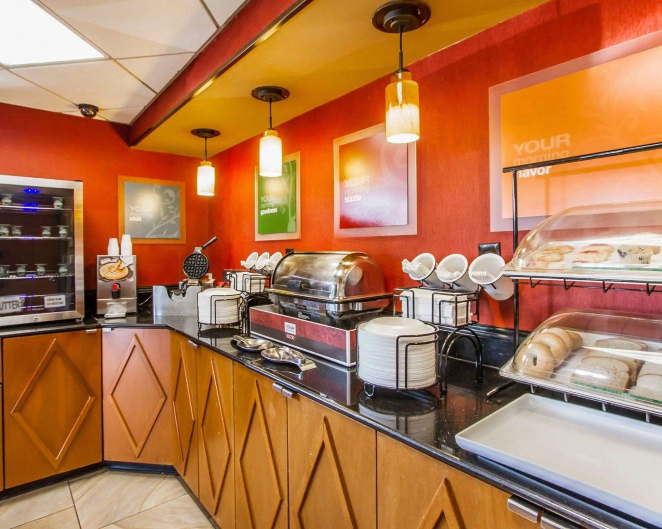 Rodeway Inn & Suites Clarksville near Governors Square Mall