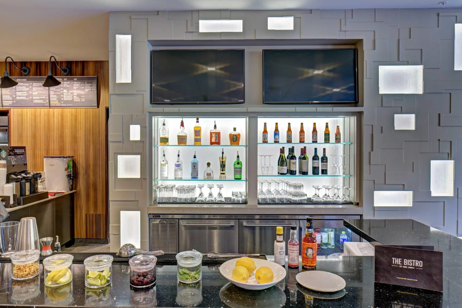 Courtyard by Marriott Appleton Riverfront