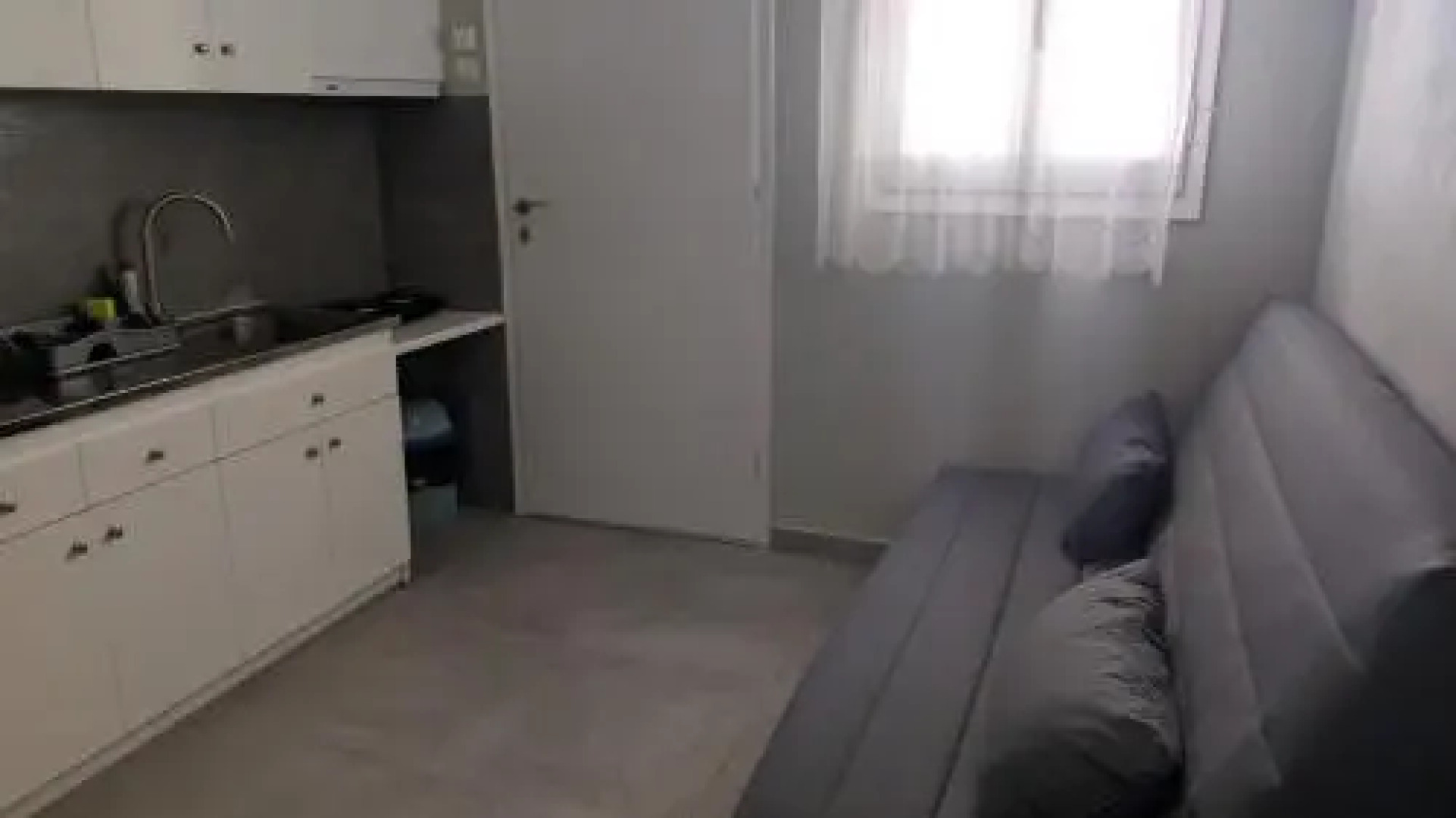 Garlis Apartments