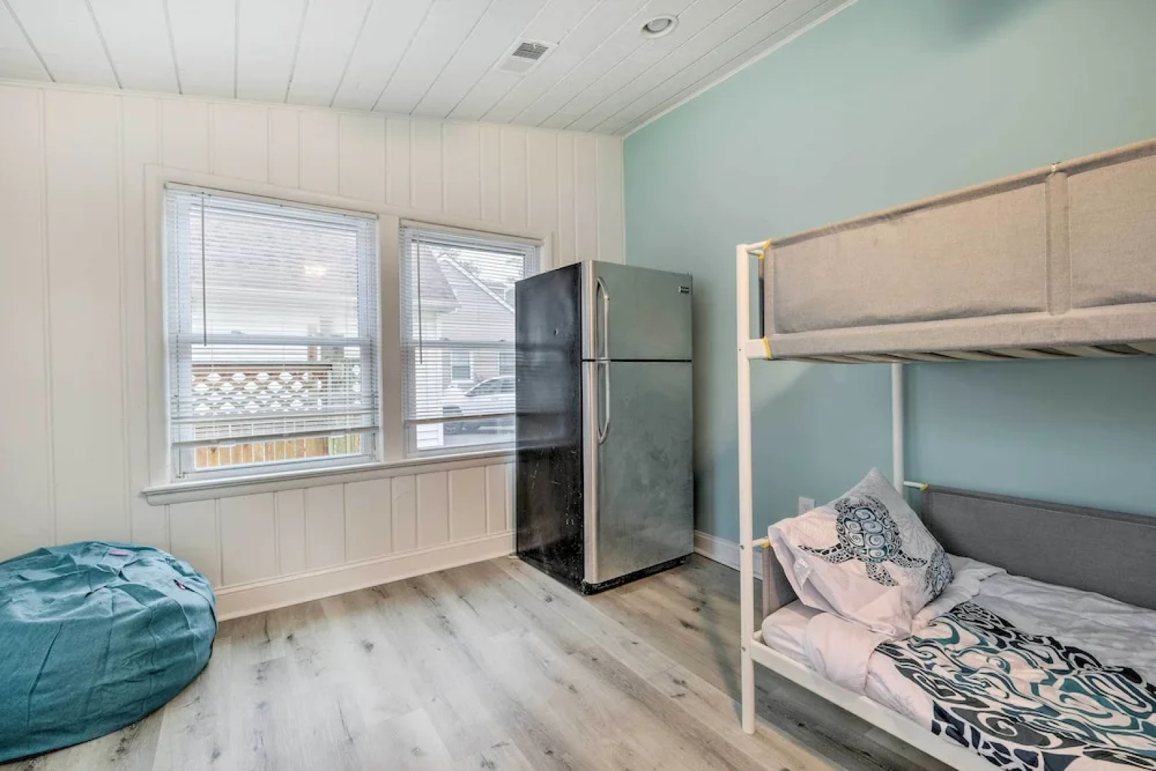 Updated North Beach Cottage: Pet Friendly!