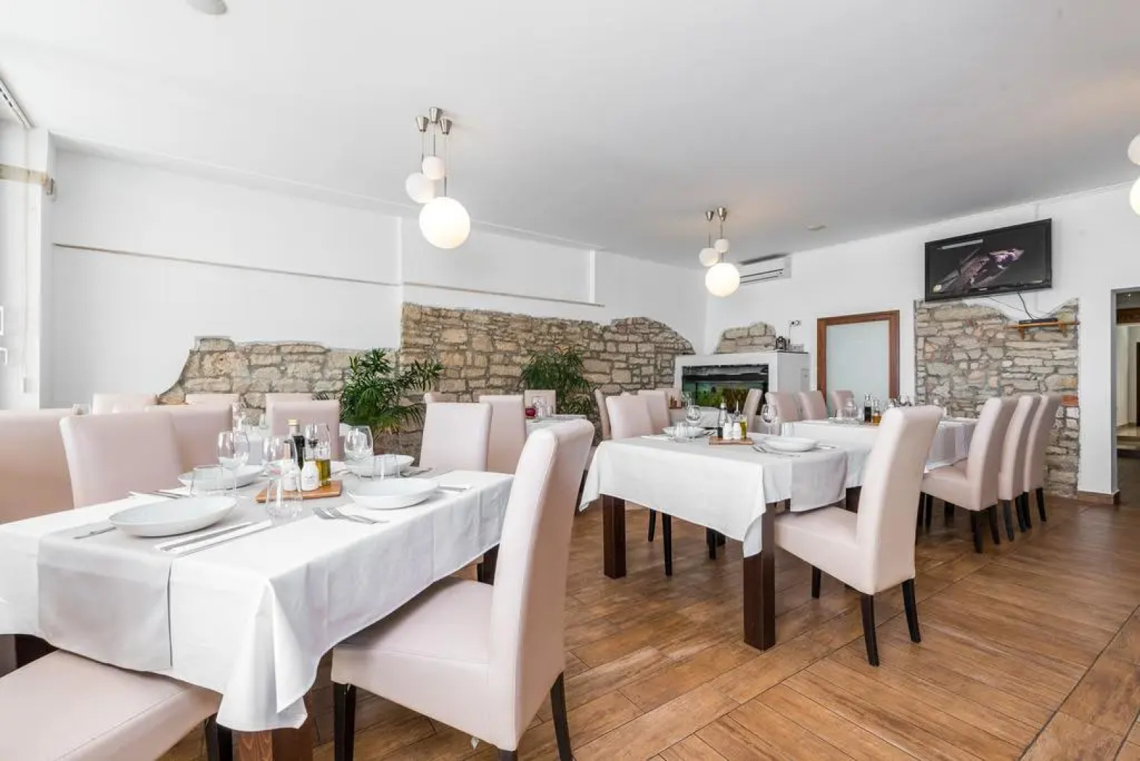 Marina Hotel - Restaurant