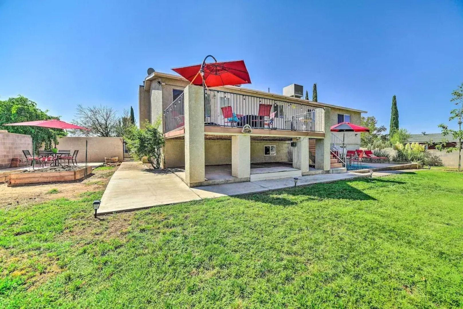 1 Mi to Canyon Tours: Vibrant Page Paradise!