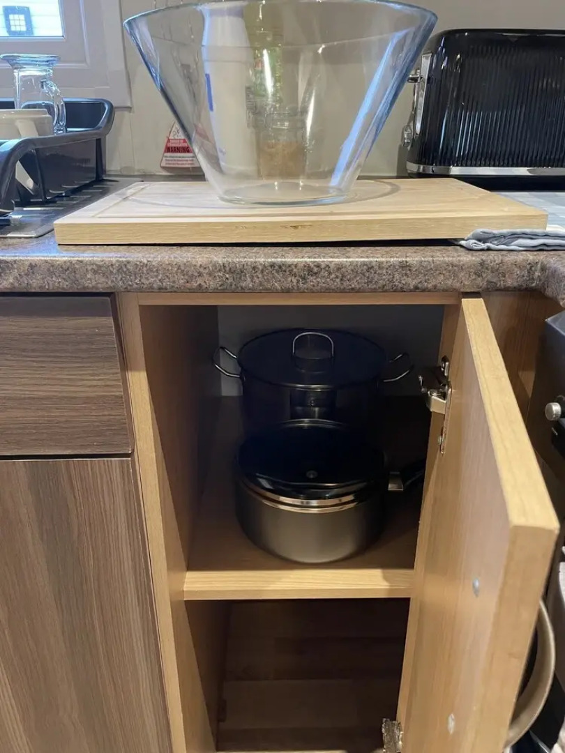 Caravan - Sleeps 10 - Pet Friendly - Parking