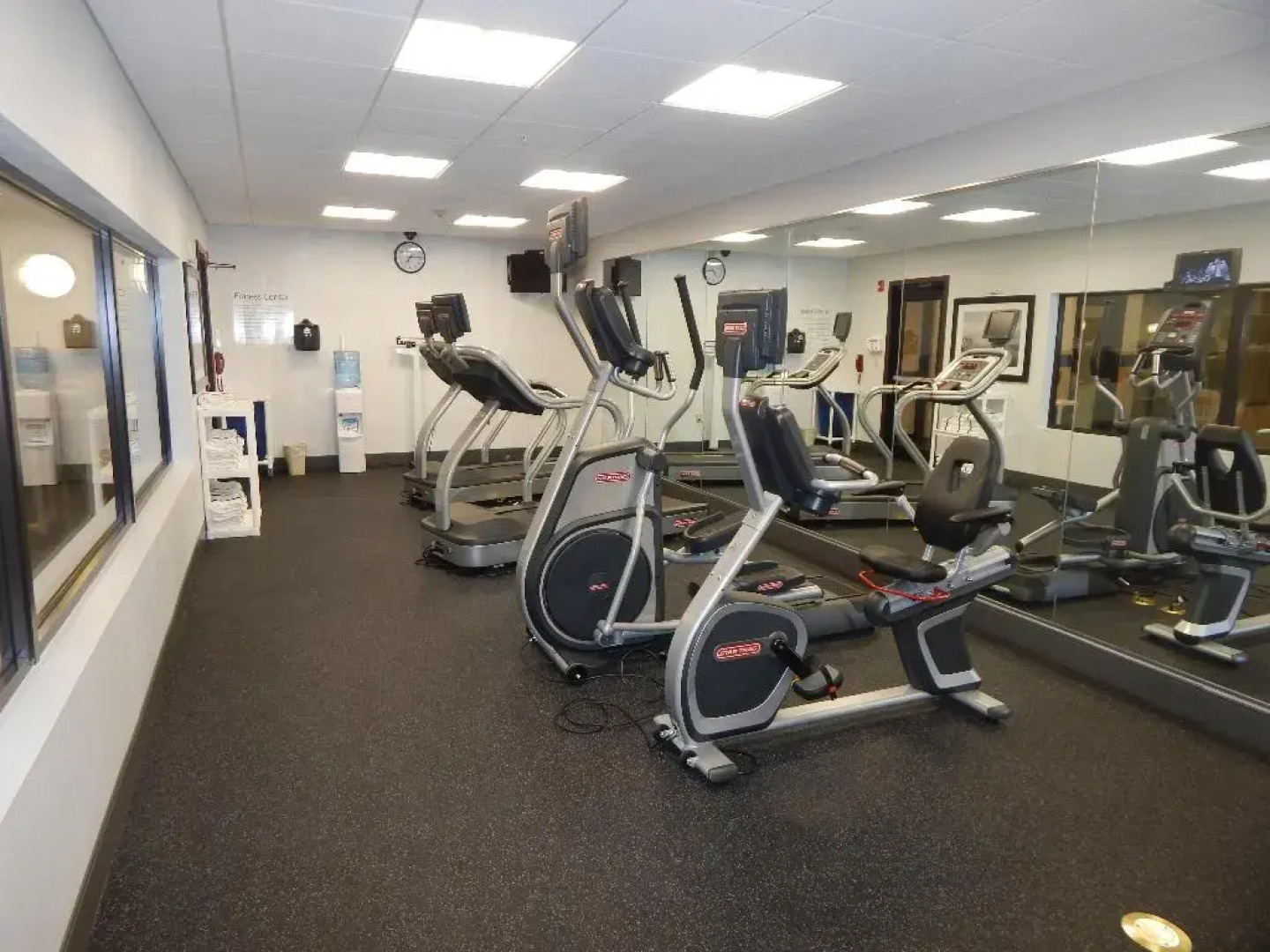 Holiday Inn Express & Suites Washington - Meadow Lands by IHG