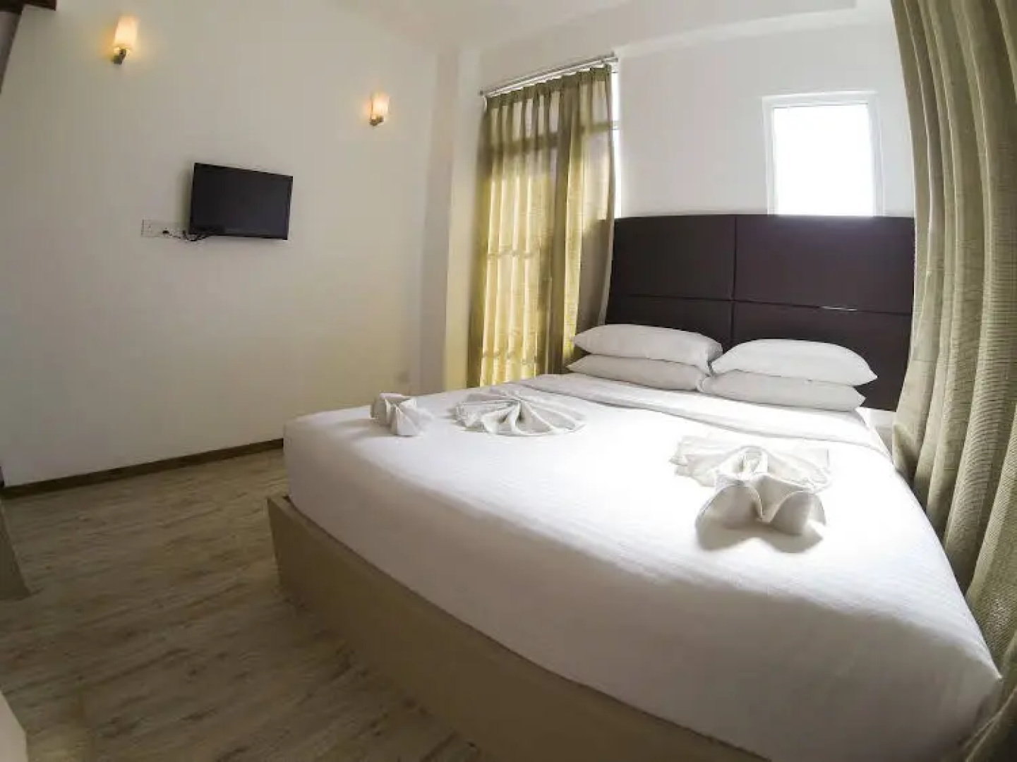 Отель Airport Comfort Inn Premium