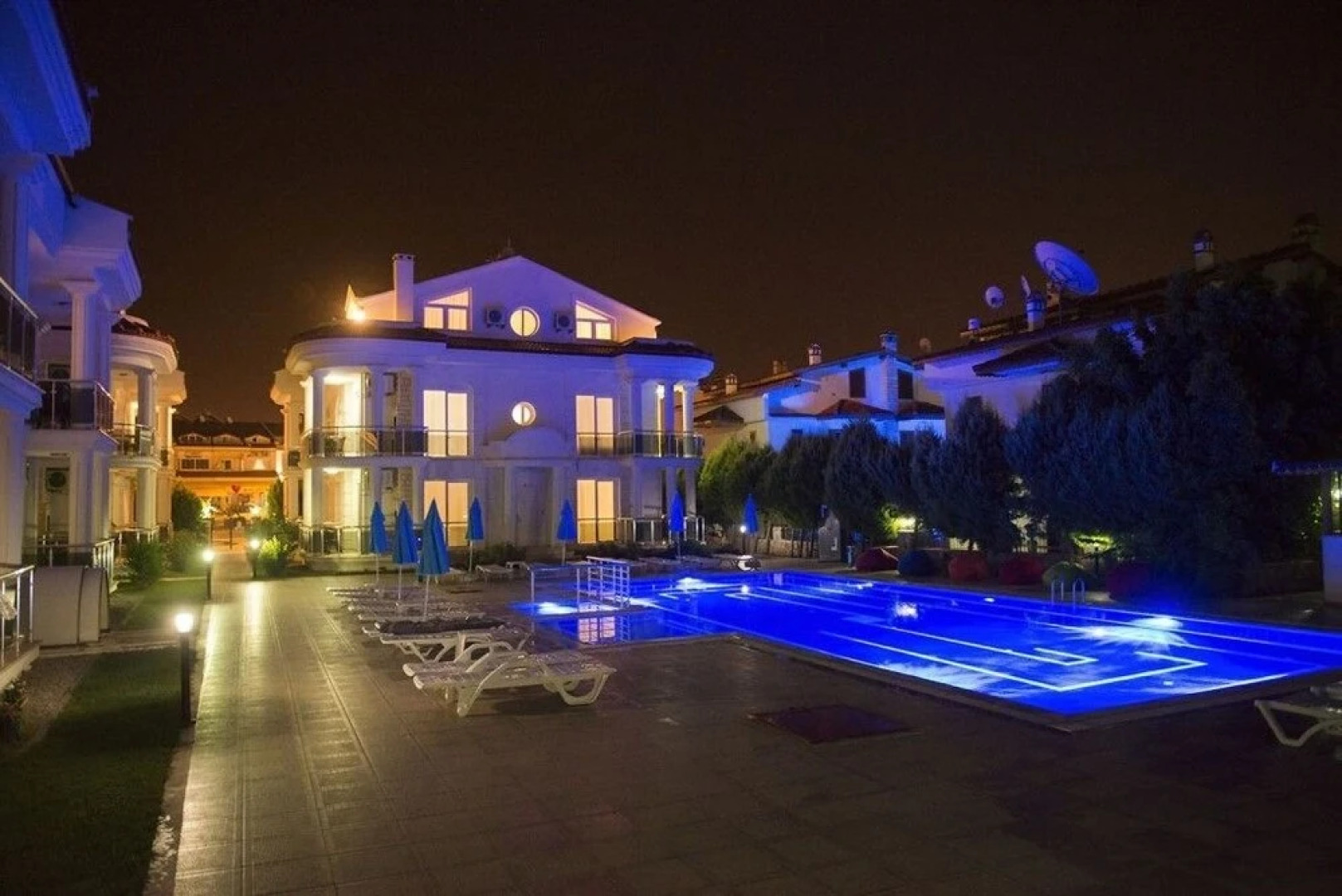 Serenity Apartments 3 by Villamnet