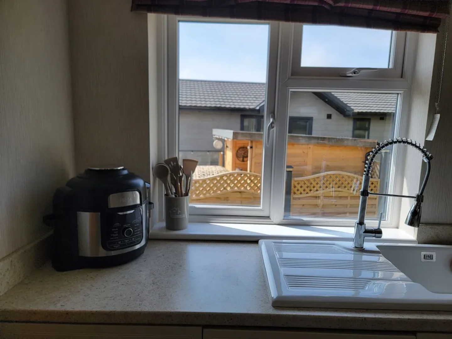 Luxury 2-bed Lodge in Routh, Sleeps 4 With Hot Tub