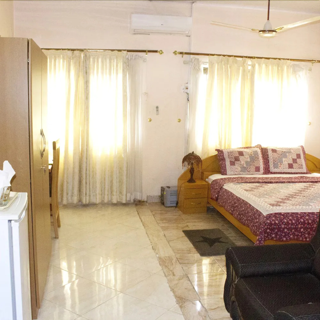 Kwamo Executive Lodge