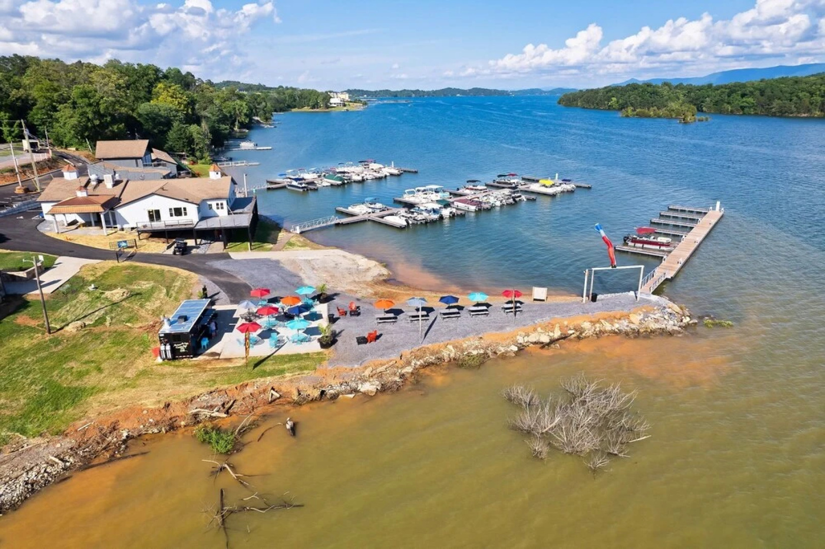 Lake Escape 1 Bedroom Villa by Redawning