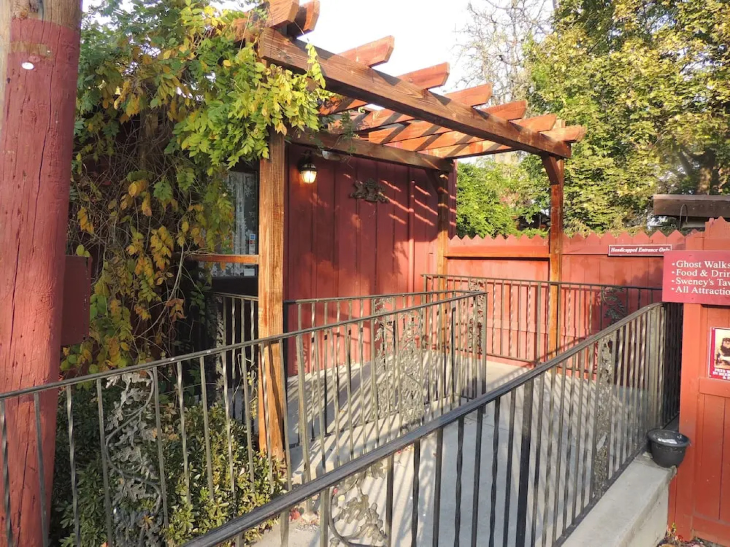 Historic Farnsworth House Inn