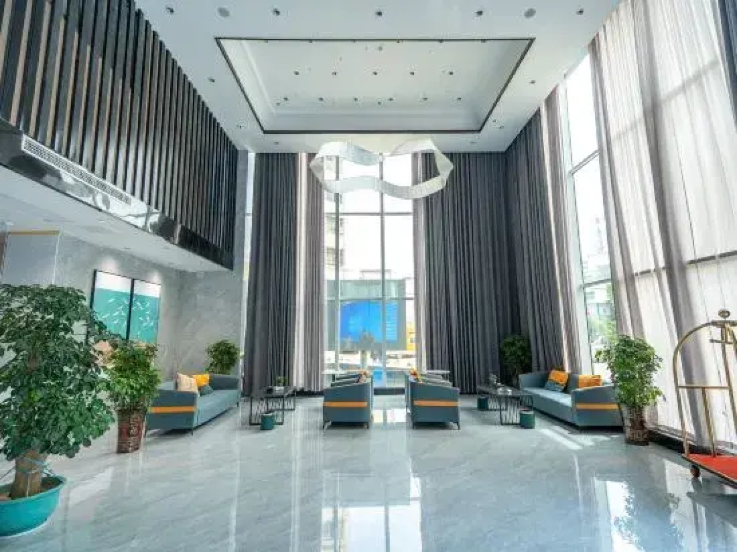 Guoyun Hotel (Dengzhou Renmin Road Bureau of Commerce)