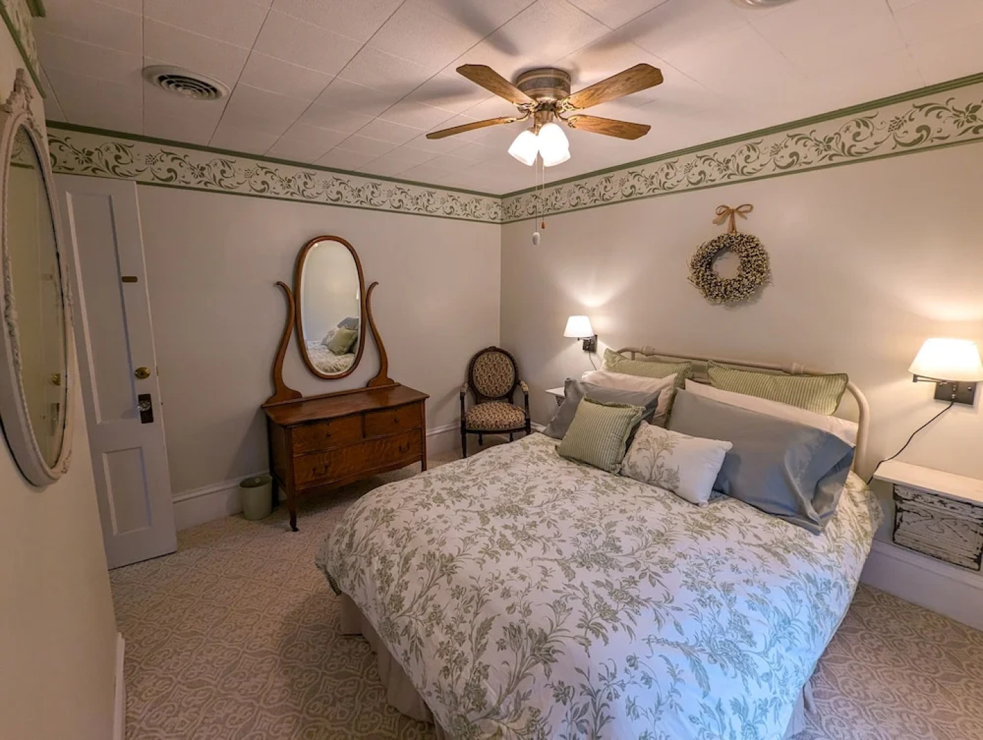 Hudson Manor Bed and Breakfast