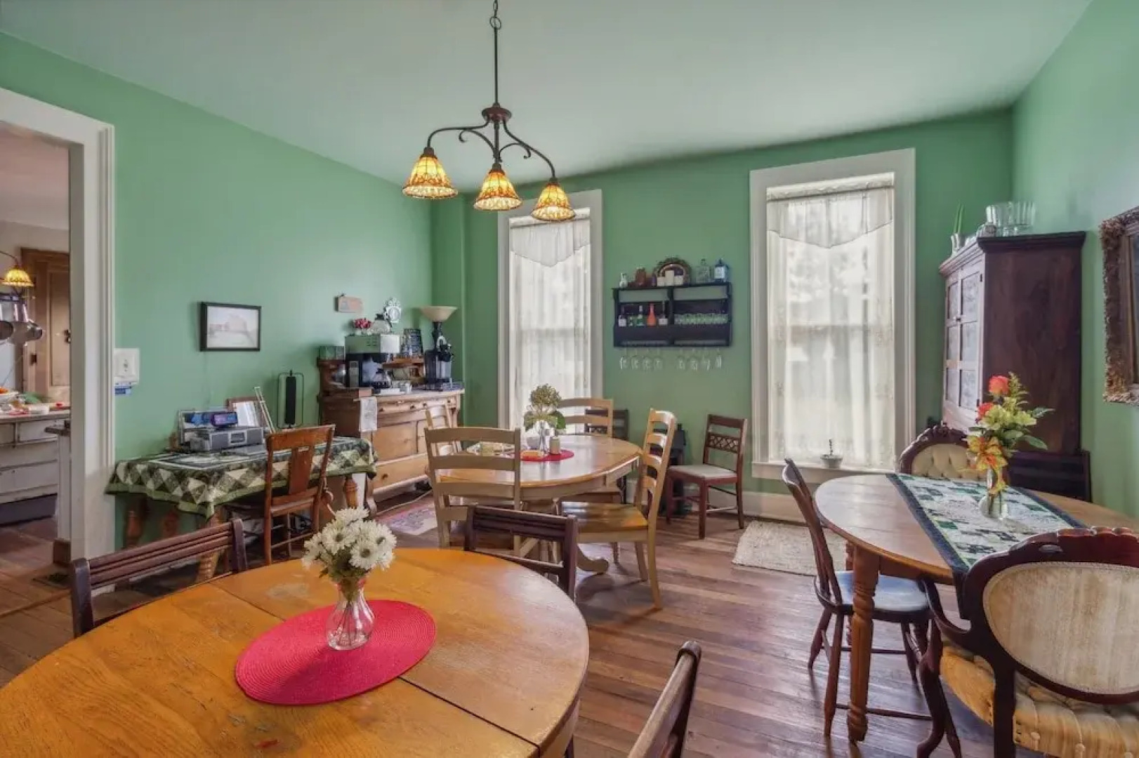 Dupriest Room 1 Bedroom by Main Street Bed & Breakfast