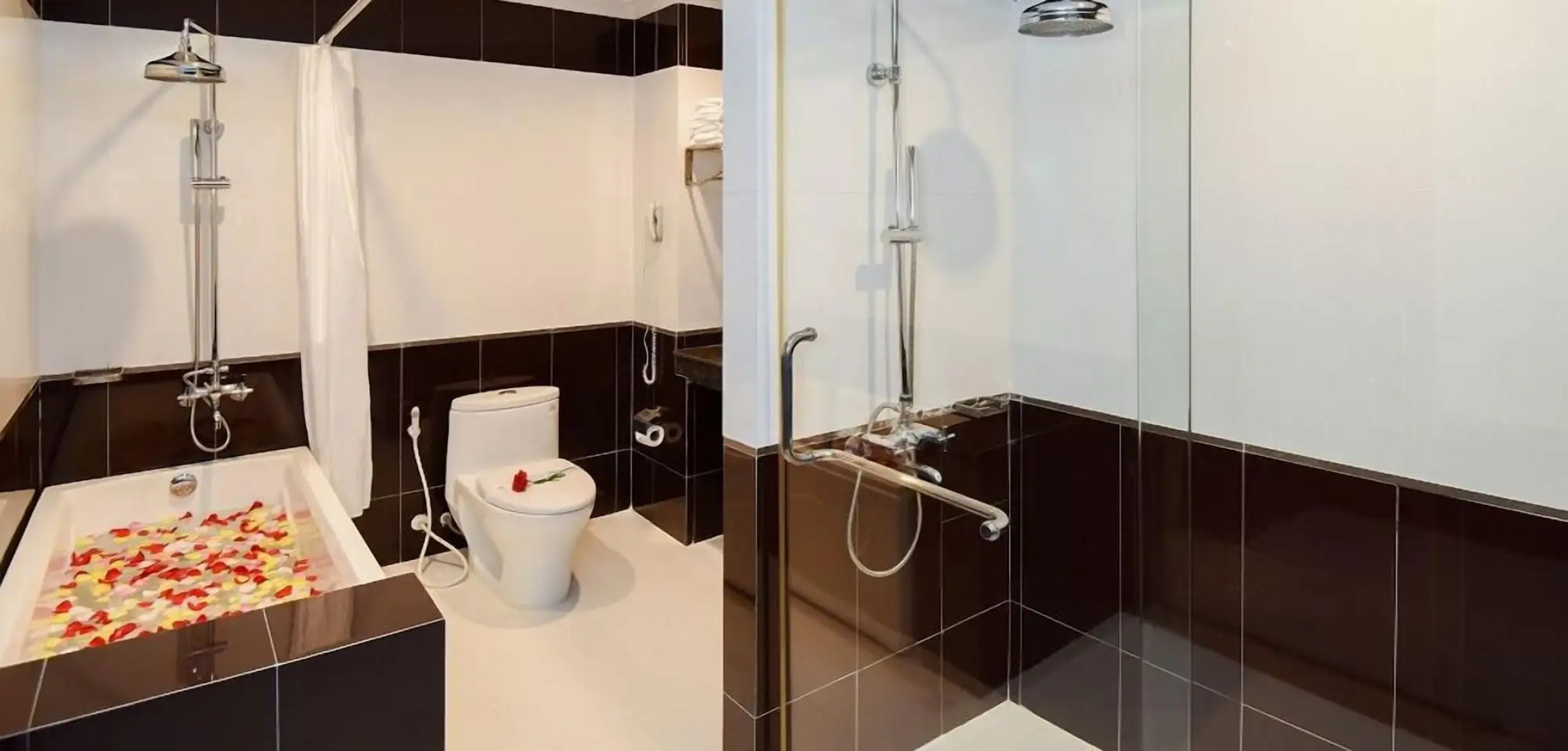 Van Phat Riverside Hotel