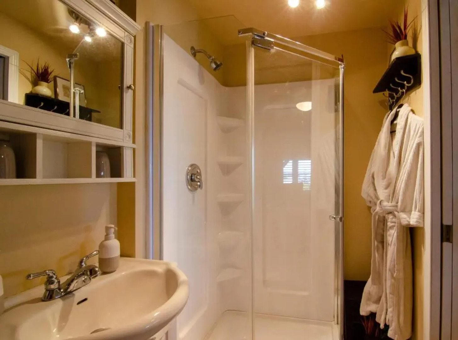 The Fraser River's Edge B&B Lodge