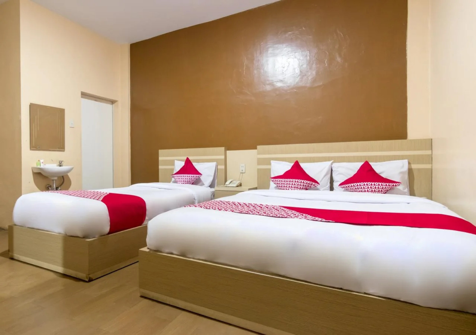 OYO 996 Hotel Transit