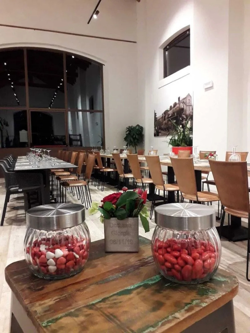 Smart Rooms & Restaurant