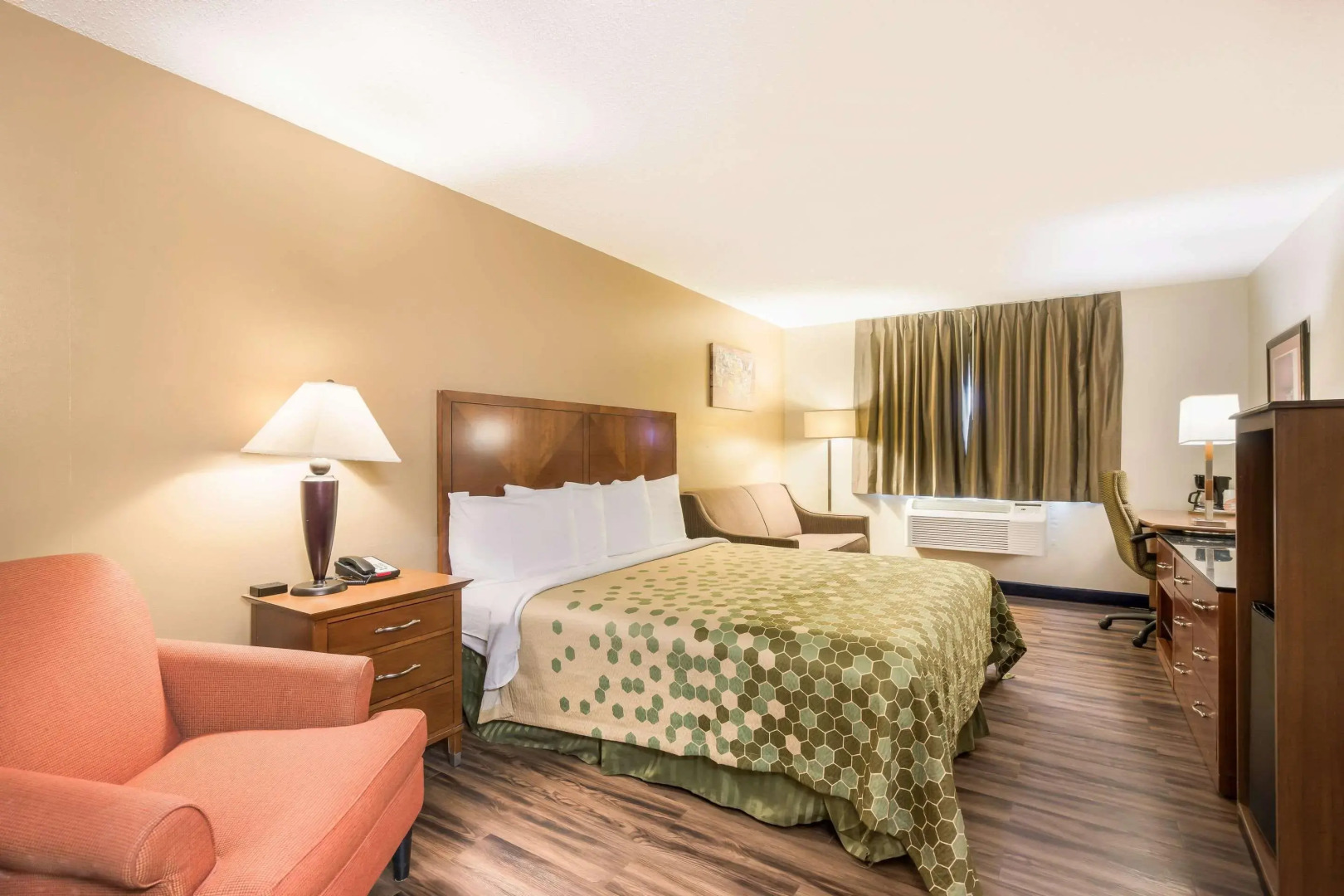 Econo Lodge Lake Mills