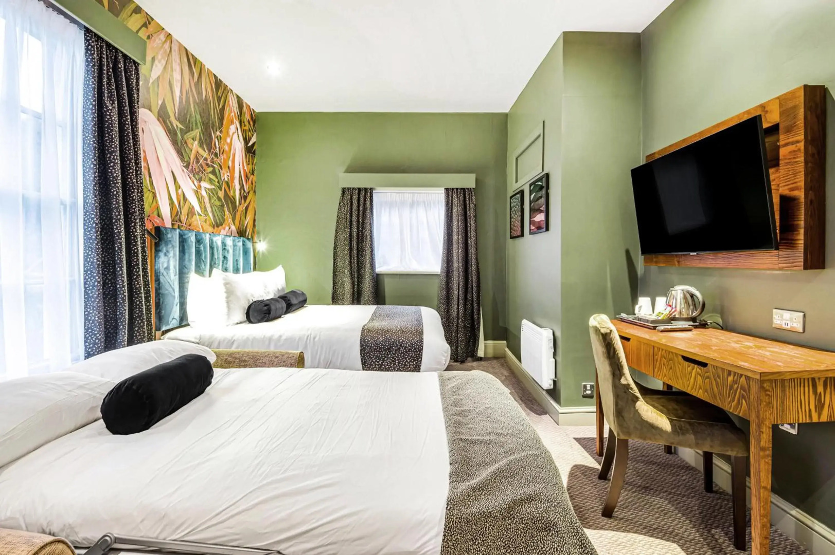 Inn on the Lake by Innkeeper's Collection