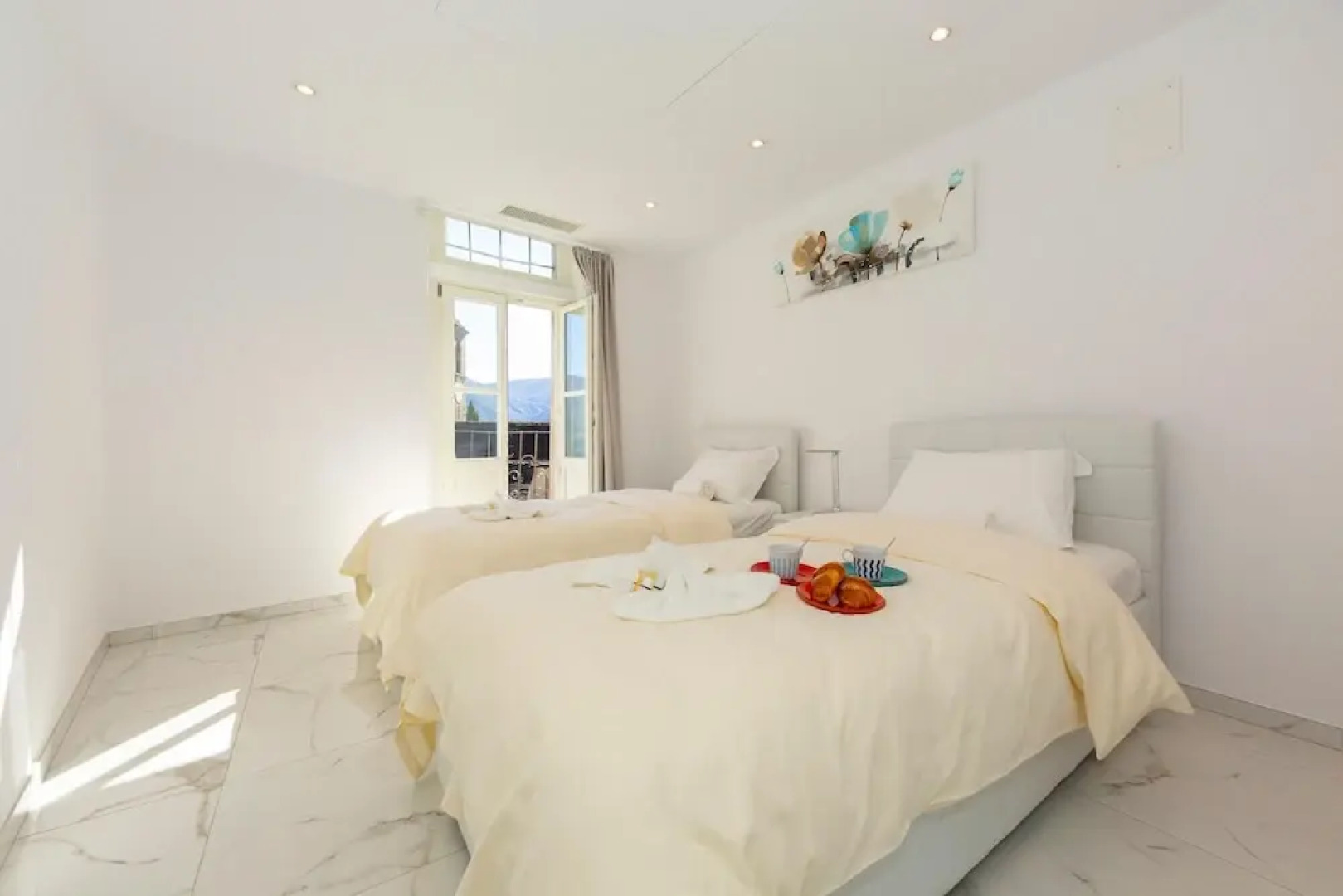 Yellow View Apartment