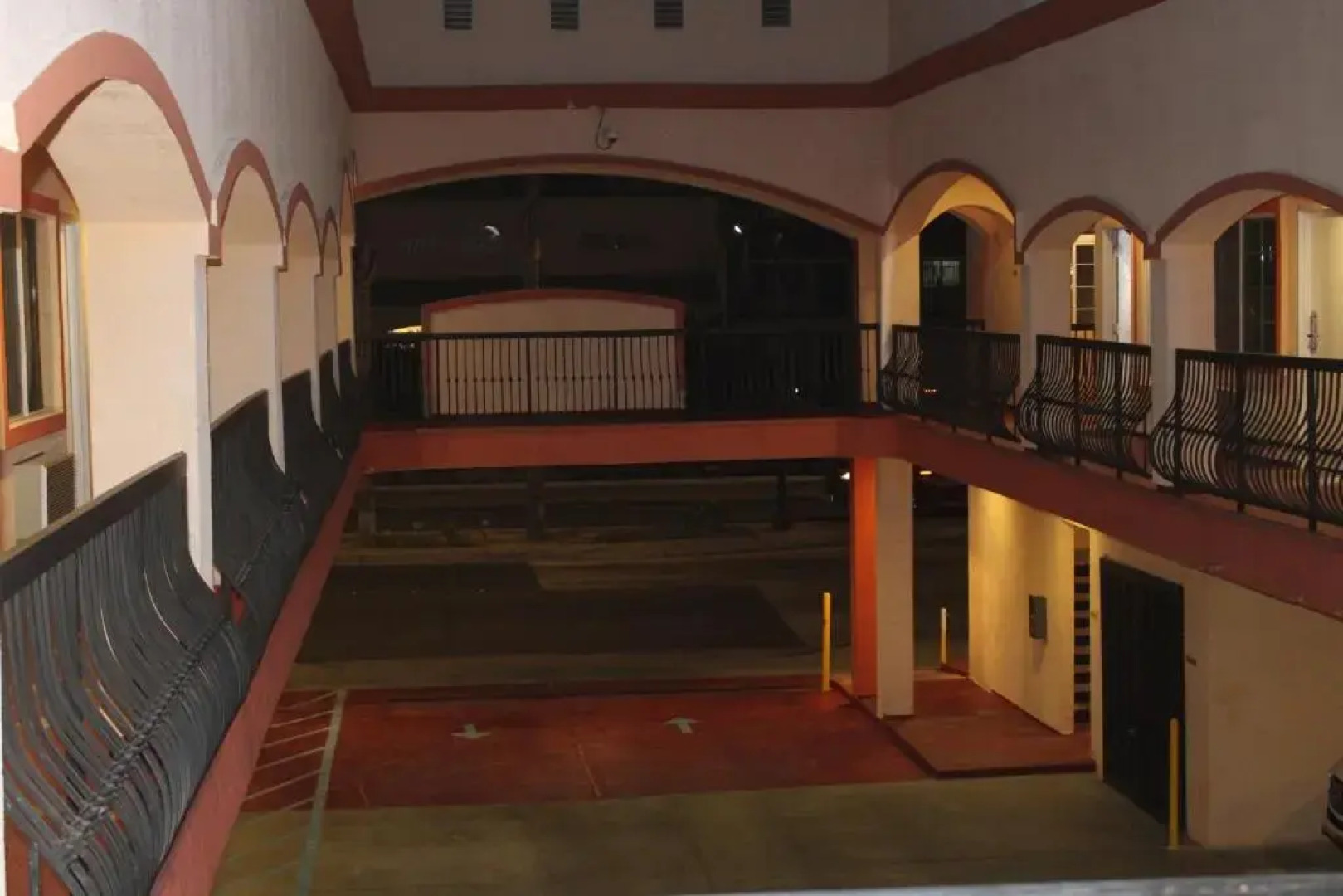 ERTH INN by AGA, Maywood