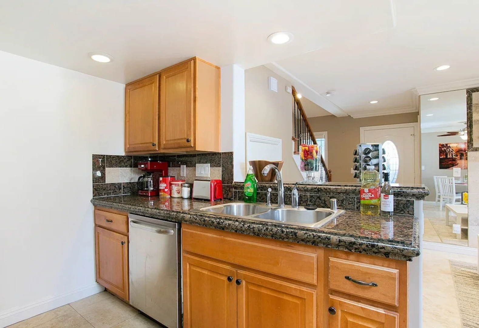 Costa Mesa/Newport - Fast WiFI - Work Stations - Free Parking - Self Check In! (CM-1)