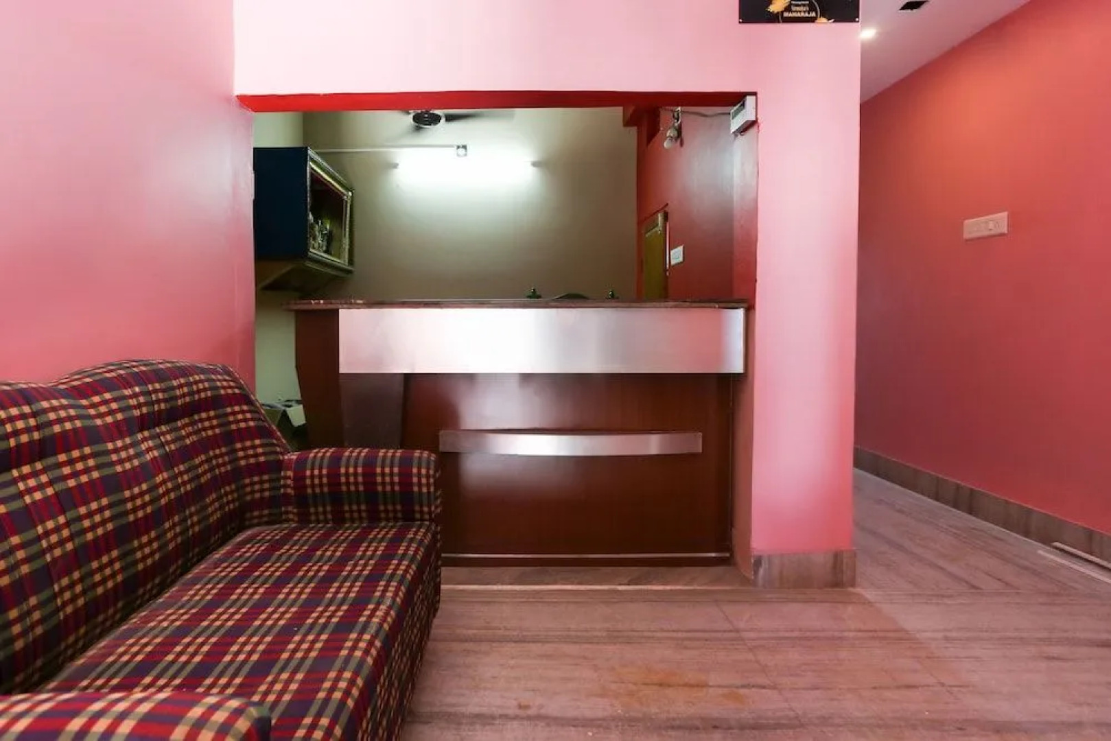 Spot On 38541 Nirmalyas Maharaja