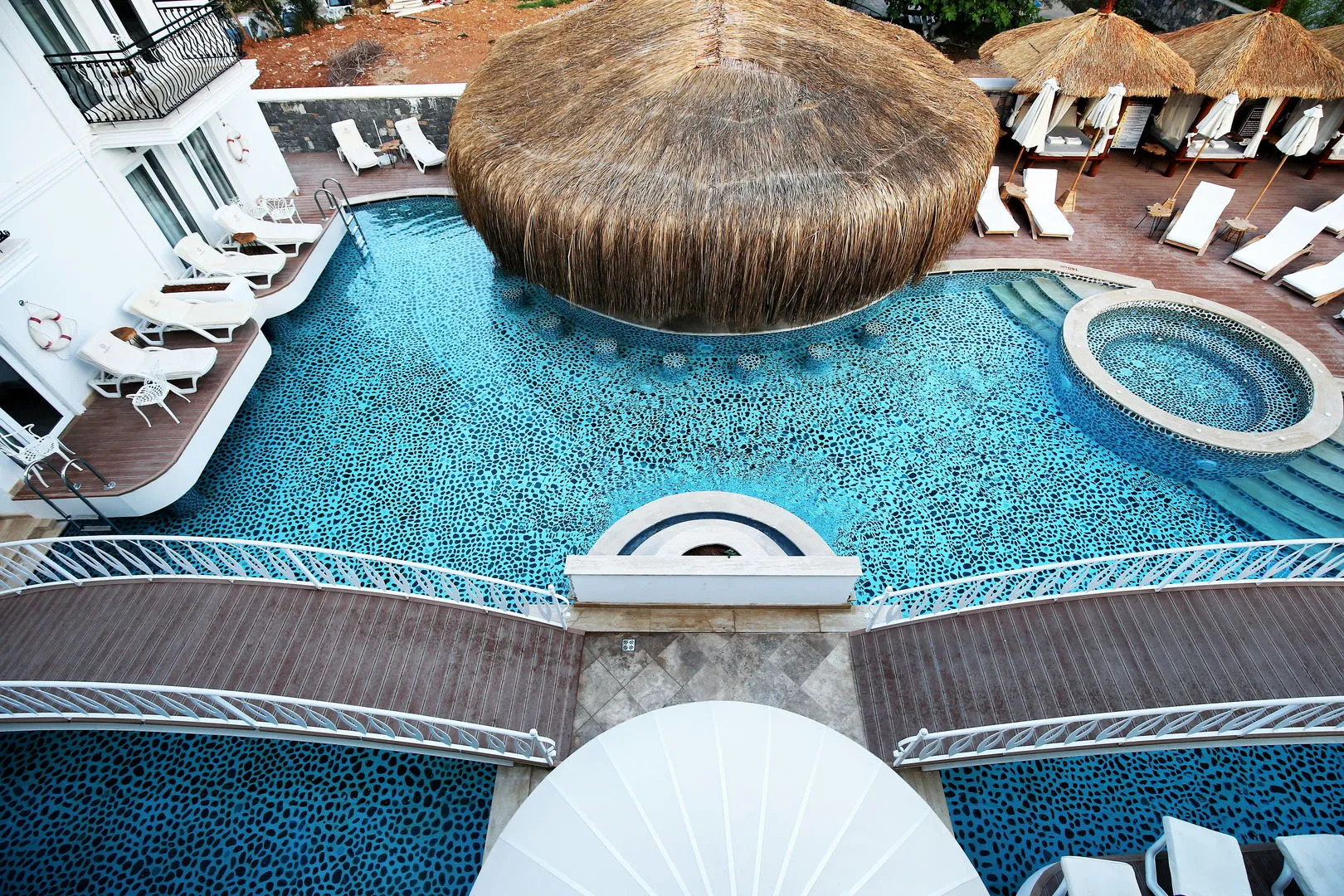 The PINEHILL Hotel & Suites