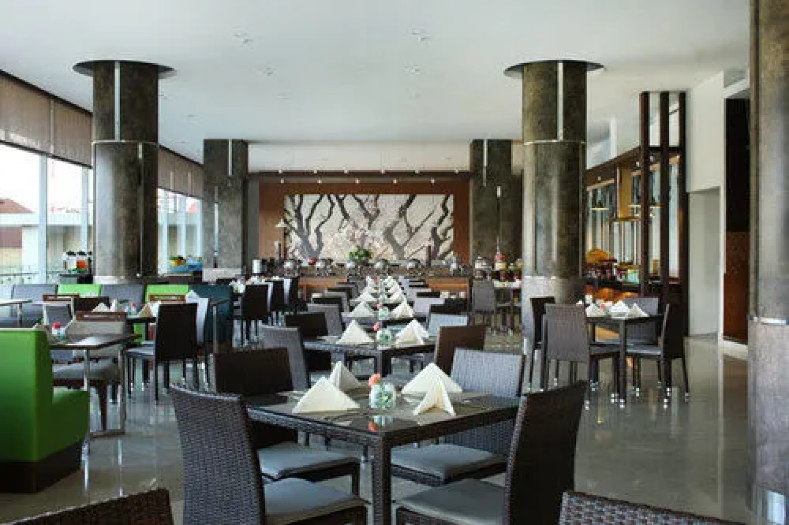 Santika Premiere Kota Harapan Indah