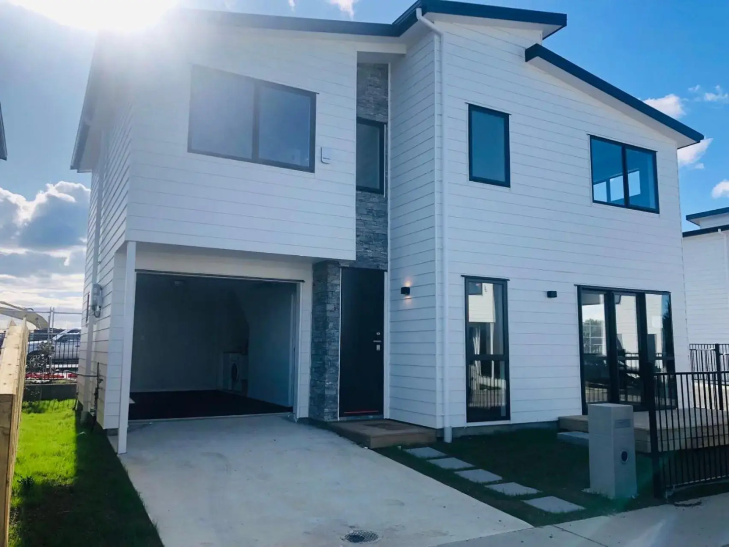 Modern & Luxurious Home 3