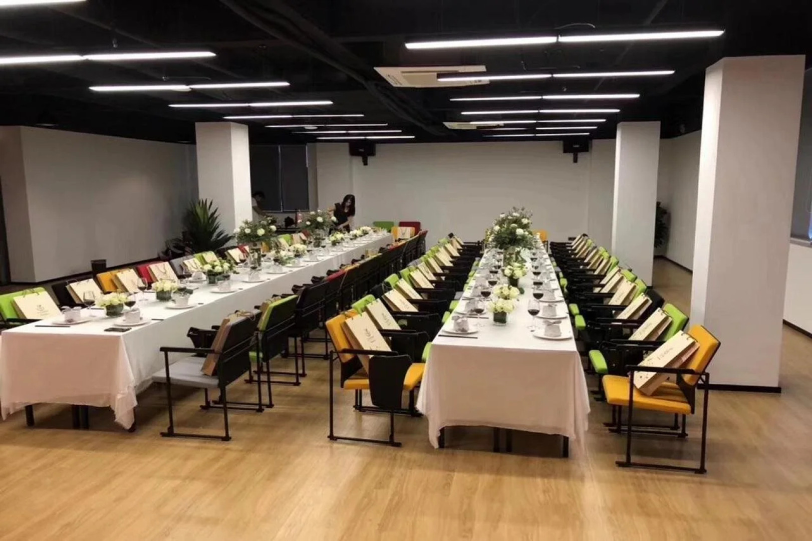 IU Hotels Hezhou City Government Plaza