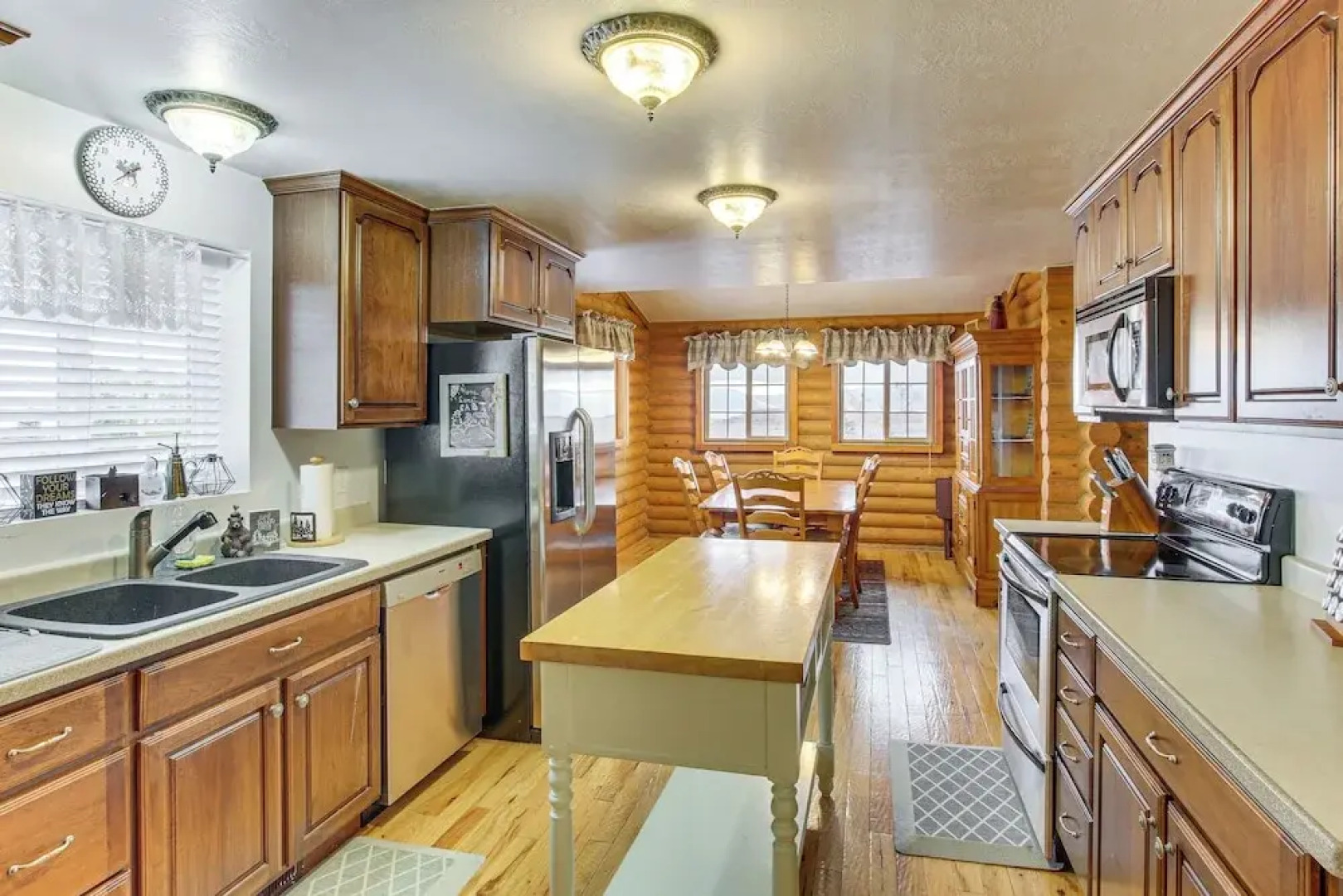 Scenic Views & Game Room: Garden City Retreat!